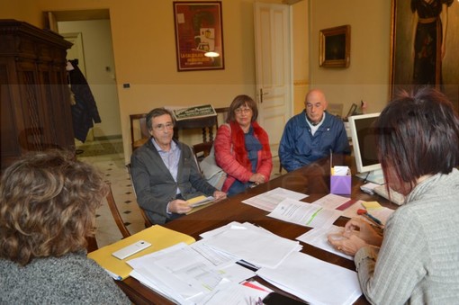 Sanremo, turismo: case vacanze in affitto, incontro tra gli assessori Cassini e Asseretto e alcuni proprietari “Non siamo tutti evasori!” (Video) Sanremo, turismo: case vacanze in affitto, incontro tra gli assessori Cassini e Asseretto e alcuni proprietari “Non siamo tutti evasori!” (Video)