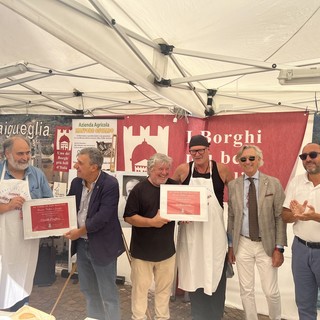 "Arti-Turismo": tartufo di Seborga e aglio nero di Vessalico protagonisti con un risotto al Black Prince (Foto) "Arti-Turismo": tartufo di Seborga e aglio nero di Vessalico protagonisti con un risotto al Black Prince (Foto)