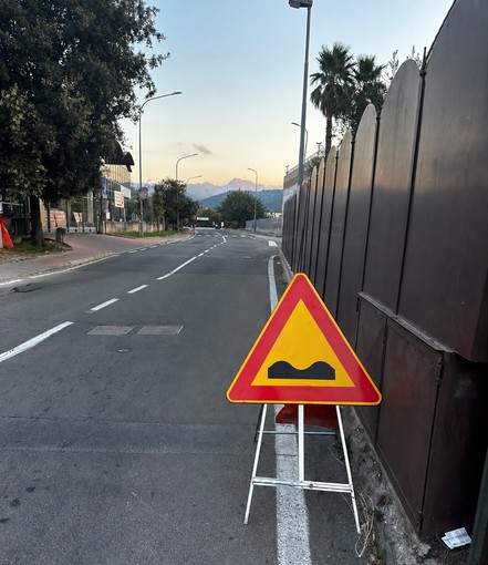 Via Turistica a Camporosso, Morabito: "Due rattoppi in pochi giorni ma l’avvallamento resta" (Foto) Via Turistica a Camporosso, Morabito: "Due rattoppi in pochi giorni ma l’avvallamento resta" (Foto)