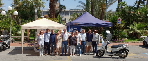 Bordighera: grande successo per la raccolta di firme di Fratelli D’Italia per Pallanca Sindaco a favore dell’elezione diretta del capo dello Stato Bordighera: grande successo per la raccolta di firme di Fratelli D’Italia per Pallanca Sindaco a favore dell’elezione diretta del capo dello Stato