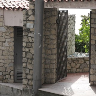 Due anziani rapinati ieri sera in strada Solaro: due malviventi li picchiano e li legano