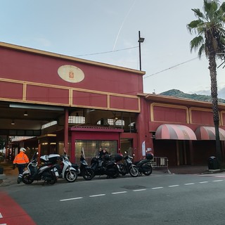 Ventimiglia: commerciante del mercato ambulante picchiato da un questuante che chiedeva le elemosine Ventimiglia: commerciante del mercato ambulante picchiato da un questuante che chiedeva le elemosine