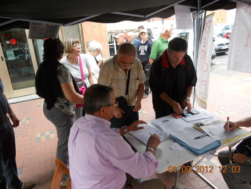 Ventimiglia: al gazebo del Comitato per la salvezza del Saint Charles, raccolte altre 650 adesioni