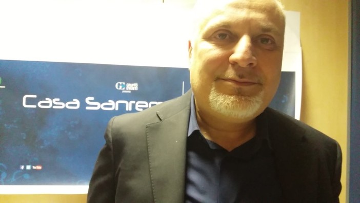 Casa Sanremo 2018, intervista a Vincenzo Russolillo: "Grandi emozioni per chi è passato di qui" (Video) Casa Sanremo 2018, intervista a Vincenzo Russolillo: "Grandi emozioni per chi è passato di qui" (Video)