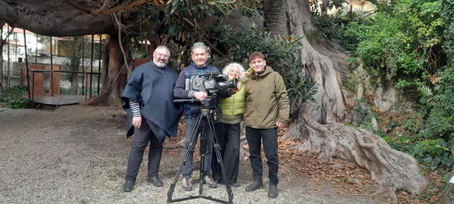 Bordighera: la troupe di Rai Geo al Museo Bicknell con il ‘cercatore di alberi’ Tiziano Fratus Bordighera: la troupe di Rai Geo al Museo Bicknell con il ‘cercatore di alberi’ Tiziano Fratus