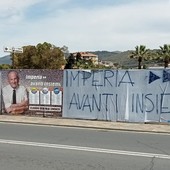 Claudio Scajola rieletto sindaco, il cartello di ringraziamento sul ponte Impero