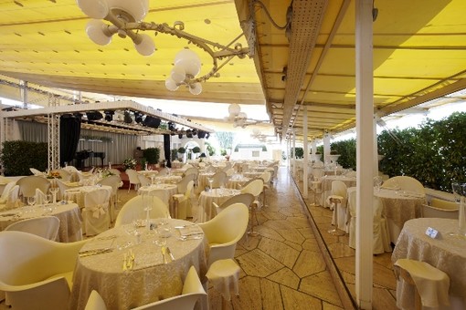 Sanremo: domani al Roof Garden serata dedicata alla 'Dolce vita' con l'esibizione di JJ Vianello e gli Intoccabili Sanremo: domani al Roof Garden serata dedicata alla 'Dolce vita' con l'esibizione di JJ Vianello e gli Intoccabili