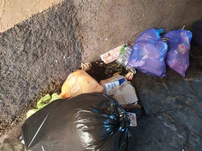 Imperia: posizionate le telecamere in vico Santa Elisabetta, dove è stato più volte segnalato l'abbandono di rifiuti