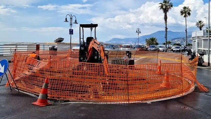 Ventimiglia, ripristino della rotonda di via Dante e di via Hanbury: al via due interventi Ventimiglia, ripristino della rotonda di via Dante e di via Hanbury: al via due interventi