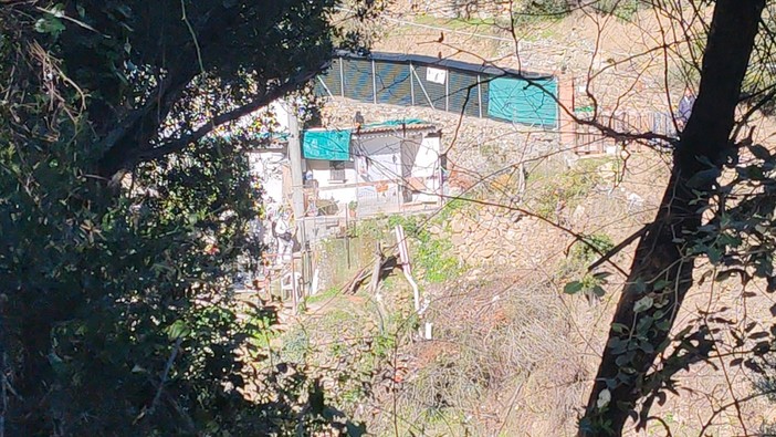 Bimba morta a Bordighera, i Ris catalogano le tracce della casa. Il legale del compagno: “È sotto shock, non esce di casa”