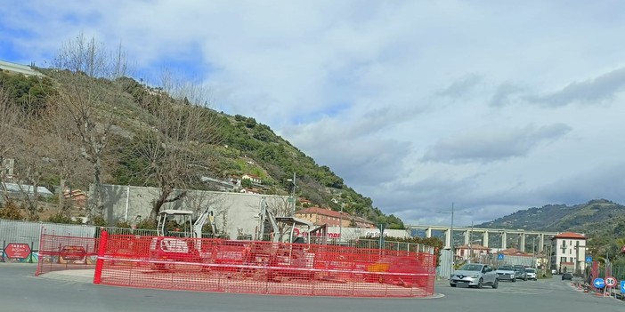 Vallecrosia, la minoranza: "75mila euro per rifare una rotonda. L’amministrazione pensa all’immagine e non alle priorità" (Foto) Vallecrosia, la minoranza: "75mila euro per rifare una rotonda. L’amministrazione pensa all’immagine e non alle priorità" (Foto)