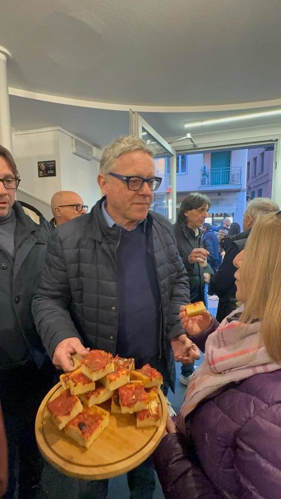 Elezioni Sanremo: “Spuma e Sardenaira”, grande partecipazione di pubblico per l’evento con Gianni Rolando (foto) Elezioni Sanremo: “Spuma e Sardenaira”, grande partecipazione di pubblico per l’evento con Gianni Rolando (foto)