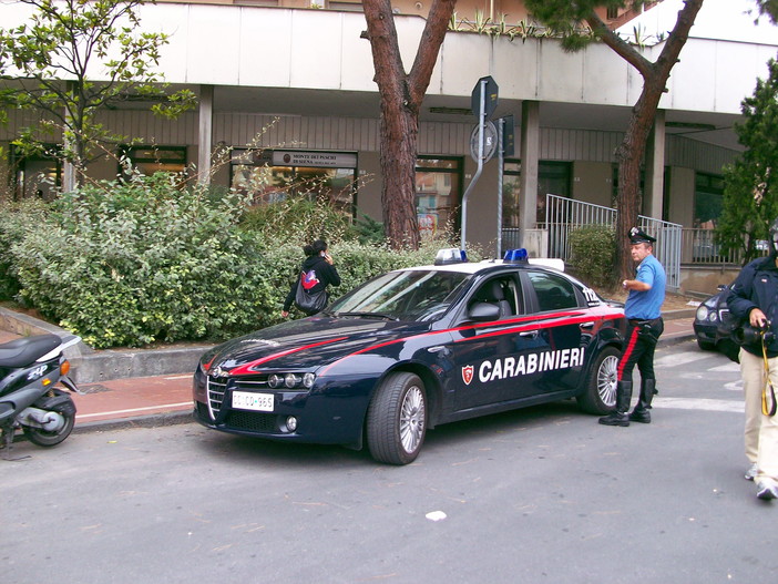 Imperia: caccia all'uomo per il rapinatore professionista, sottratti 28mila euro