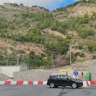 Ventimiglia, lavori alla rotatoria di corso Genova: cambia la viabilità