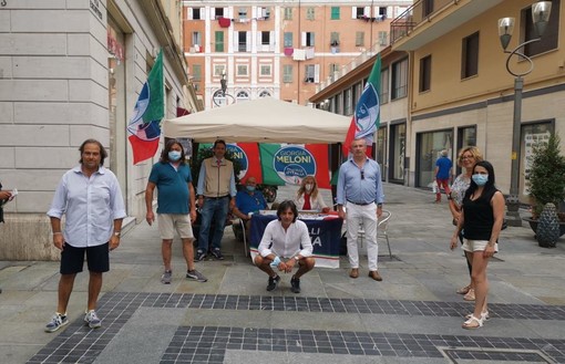 Sanremo: gazebo di Fratelli d'Italia, raccolte 400 firme contro il Governo e tante adesioni al partito