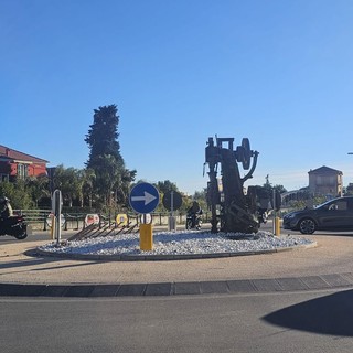 Vallecrosia, la rotonda dalle scuole avrà una fontana: al via i lavori di riqualificazione