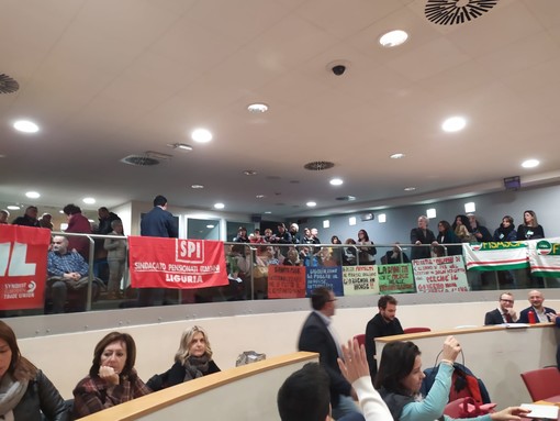 Presidio dei sindacati in regione per il consiglio sulla sanità, Viale, "Cgil stampella del Pd per le prossime regionali"(Foto e Video)