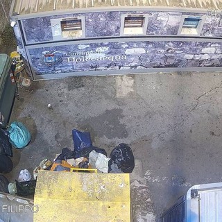 Dolceacqua, rifiuti abbandonati nell'area ecologica San Filippo: individuati i responsabili (Foto)