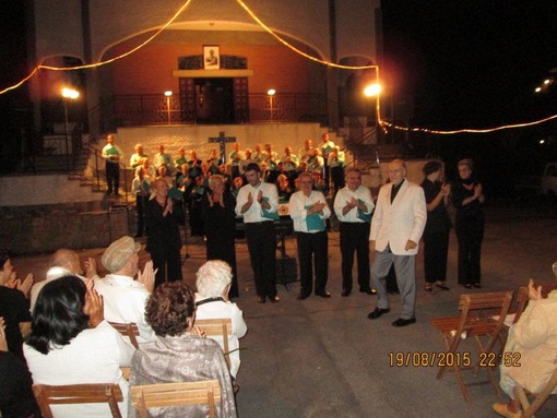 Successo per il concerto del Coro Polifonico 'Città di Ventimiglia' e dei solisti diretti dal M° Romano Pini Successo per il concerto del Coro Polifonico 'Città di Ventimiglia' e dei solisti diretti dal M° Romano Pini