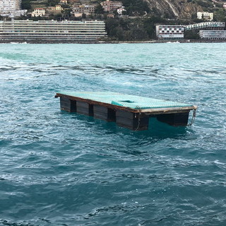 Sanremo: recuperato dalla Guardia Costiera relitto pericoloso al largo di Capo Nero