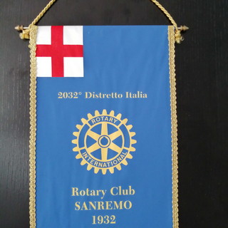 Rotary Club Sanremo: Stefania Sandra Succede a Ettore Guazzoni nella Storica Cerimonia del Passaggio del Collare