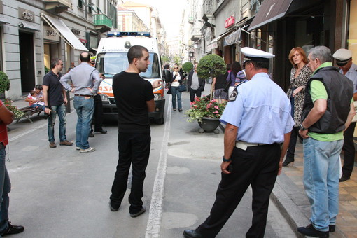 Sanremo: rampa pericolosa e non segnalata in via Matteotti, sono già otto le persone rimaste ferite Sanremo: rampa pericolosa e non segnalata in via Matteotti, sono già otto le persone rimaste ferite
