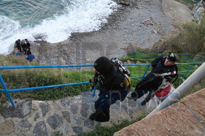 Sanremo: interrotte le ricerche in mare del bimbo scomparso da Bordighera Sanremo: interrotte le ricerche in mare del bimbo scomparso da Bordighera