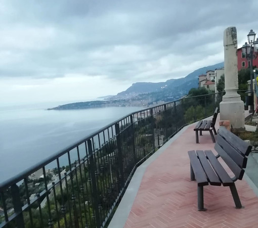 Ventimiglia: terminati i lavori di ristrutturazione di Piazza Angeli Custodi, la soddisfazione del Comitato ‘Insieme per Grimaldi’ Ventimiglia: terminati i lavori di ristrutturazione di Piazza Angeli Custodi, la soddisfazione del Comitato ‘Insieme per Grimaldi’