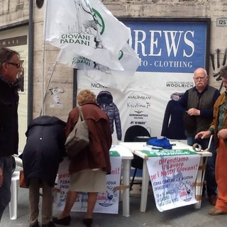 Sanremo: successo per la raccolta firme della Lega Nord contro 'ius soli' e abolizione reato di clandestinità Sanremo: successo per la raccolta firme della Lega Nord contro 'ius soli' e abolizione reato di clandestinità