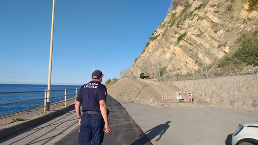 Diano Marina: dopo il rinvio dovuto all'allerta, è stato riaperto questa mattina il versante dianese dell'incompiuta (foto) Diano Marina: dopo il rinvio dovuto all'allerta, è stato riaperto questa mattina il versante dianese dell'incompiuta (foto)