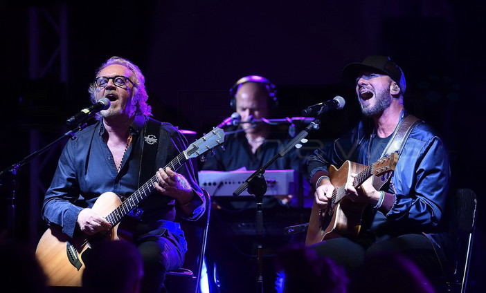 Sanremo: successo ieri sera al Roof Garden del Casinò per il concerto di Raf-Tozzi (foto)