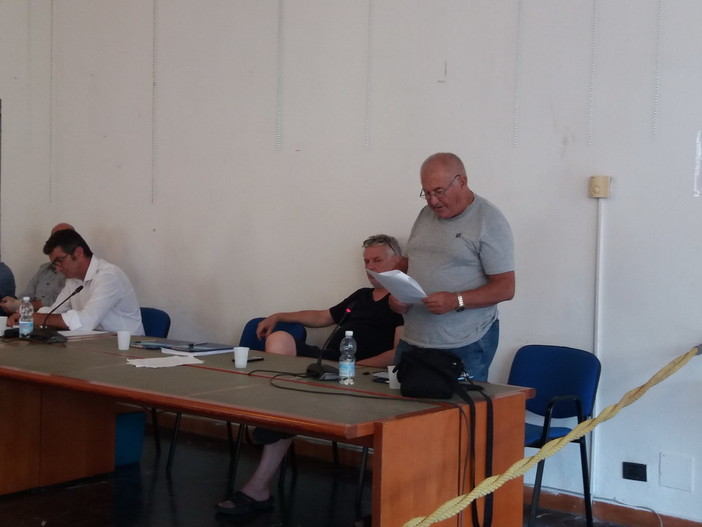 Bordighera: il consigliere di maggioranza Ramoino siede tra i banchi della minoranza: “Prepotenze autoritarie nei miei confronti”