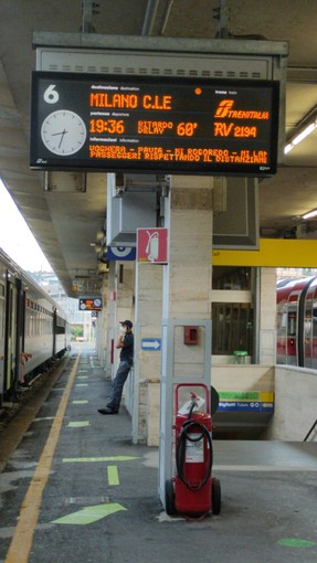 Coronavirus, sul treno due parenti di un positivo. Disagi a Brignole sul regionale veloce per Milano