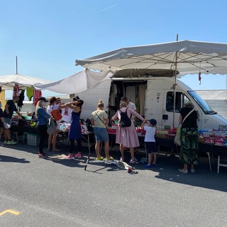 Bordighera: ambulanti senza mascherina o guanti multati questa mattina al mercato, faranno ricorso Bordighera: ambulanti senza mascherina o guanti multati questa mattina al mercato, faranno ricorso