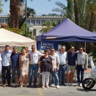Bordighera: grande successo per la raccolta di firme di Fratelli D’Italia per Pallanca Sindaco a favore dell’elezione diretta del capo dello Stato