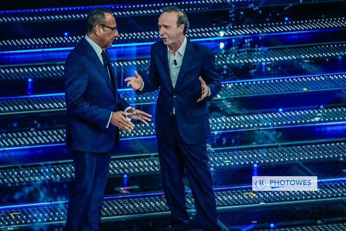 Sanremo 2025, Roberto Benigni irrompe al Festival con la sua ironia: "Non parliamo di politica che c'è nervosismo" Sanremo 2025, Roberto Benigni irrompe al Festival con la sua ironia: "Non parliamo di politica che c'è nervosismo"