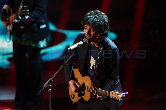 #sanremo 2014: esplode il caso Sinigallia: non va alla conferenza stampa e rischia l'eliminazione