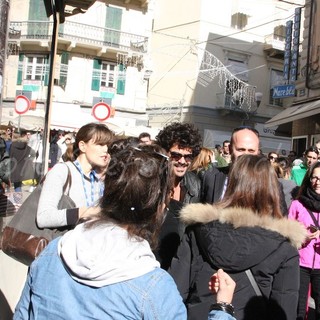 Festival di Sanremo: fan in delirio per Francesco Renga in via Matteotti Festival di Sanremo: fan in delirio per Francesco Renga in via Matteotti