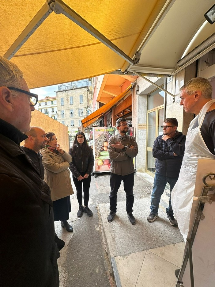 Elezioni, Gianni Rolando incontra i commercianti di piazza Eroi Sanremesi (foto)
