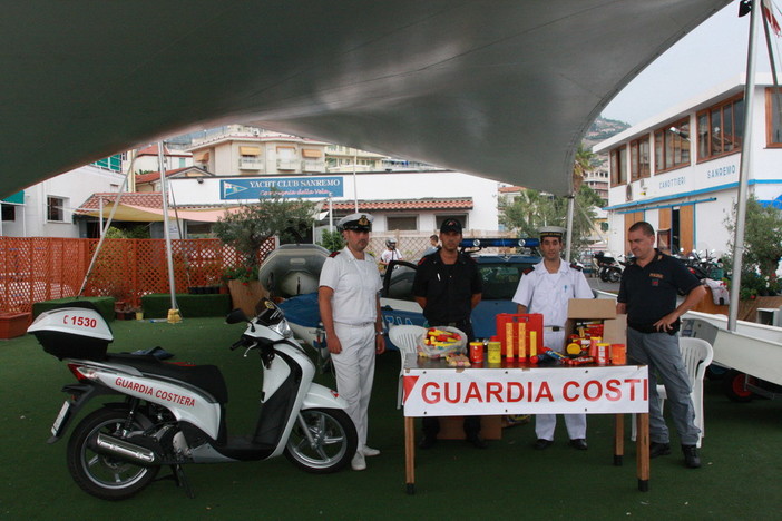 Sanremo: operazione sicurezza contro i 'fuochi' scaduti, raccolti 200 pezzi in piazzale Vesco Sanremo: operazione sicurezza contro i 'fuochi' scaduti, raccolti 200 pezzi in piazzale Vesco