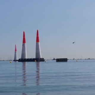 Spettacolo nel cielo di Cannes con la Red Bull Air Race, domenica gran finale tra sole ed adrenalina