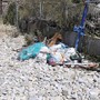 “Rifiuti accumulati da mesi alla spiaggia di Termini”: la segnalazione di un residente tra Ospedaletti e Bordighera