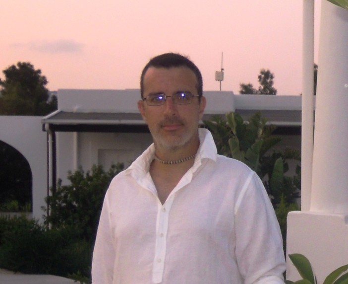 In acqua: sicuri i vostri bambini e sicuri voi, una guida pratica per evitare brutte sorprese tra mare e piscine In acqua: sicuri i vostri bambini e sicuri voi, una guida pratica per evitare brutte sorprese tra mare e piscine