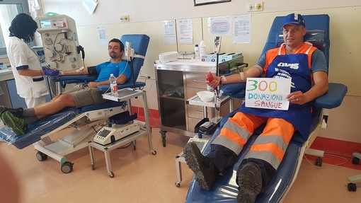 Due cittadini dell'alta valle Arroscia arrivano a 300 donazioni di sangue. Il sindaco di Aquila: "Orgoglioso di avere in valle due persone come loro" Due cittadini dell'alta valle Arroscia arrivano a 300 donazioni di sangue. Il sindaco di Aquila: "Orgoglioso di avere in valle due persone come loro"