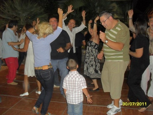 Vallecrosia: successo da Erio per la sereta 'Rostelle sotto le Stelle'. Domani c'è il 'Flamenco' Vallecrosia: successo da Erio per la sereta 'Rostelle sotto le Stelle'. Domani c'è il 'Flamenco'