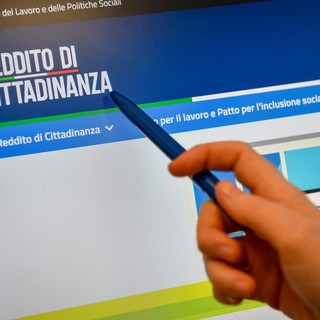 Imperia, 5 percettori del reddito di cittadinanza lavorano a scuola grazie a un progetto del Comune