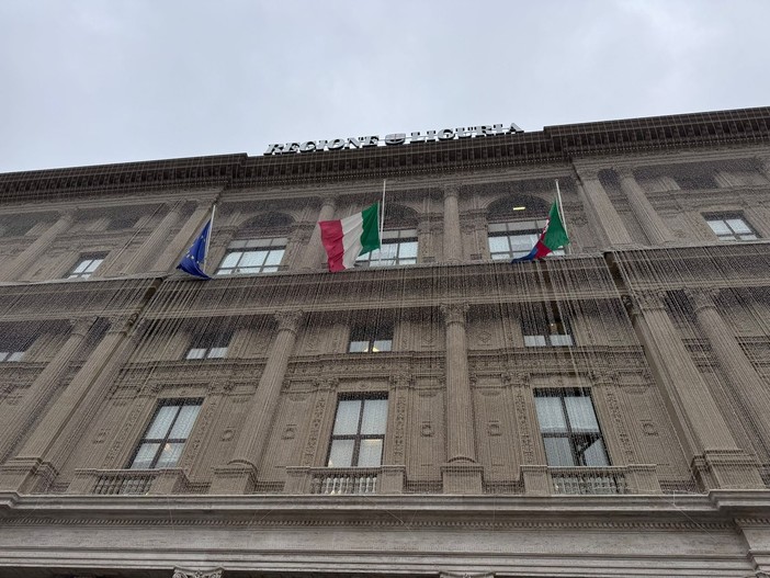 Giornata memoria vittime del covid, Toti: &quot;Emergenza superata grazie al vaccino&quot;