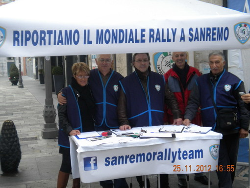 Ospedaletti: domenica davanti al comune prosegue la raccolta firme per il Rally di Sanremo Ospedaletti: domenica davanti al comune prosegue la raccolta firme per il Rally di Sanremo
