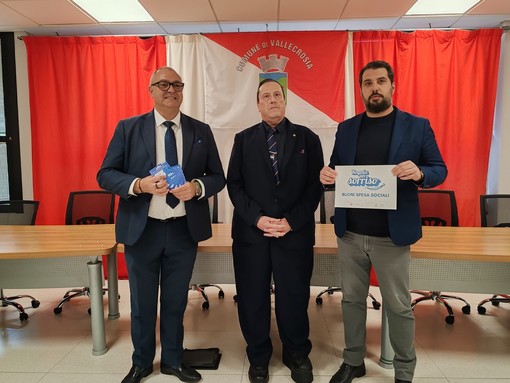 "Regala un sorriso", buoni spesa sociali per famiglie in difficoltà: da Vallecrosia parte l'iniziativa solidale del Veospss (Foto e video) "Regala un sorriso", buoni spesa sociali per famiglie in difficoltà: da Vallecrosia parte l'iniziativa solidale del Veospss (Foto e video)