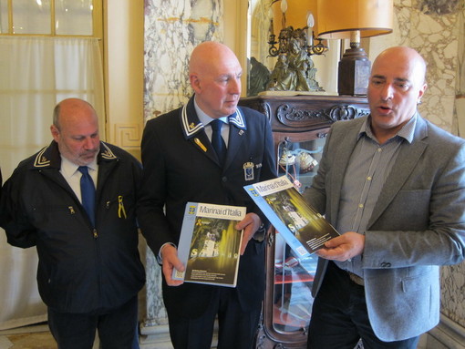 Le immagini della consegna della rivista